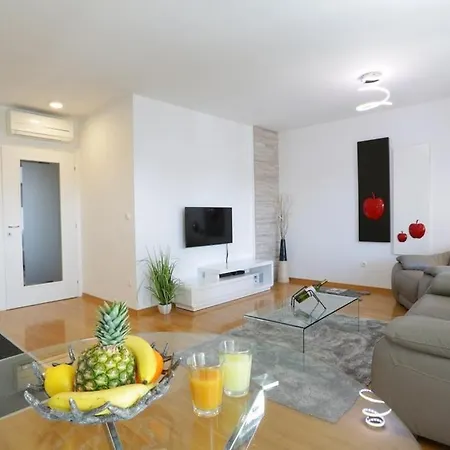 Apartman With Parking Space Podstrana, Split - 25292
