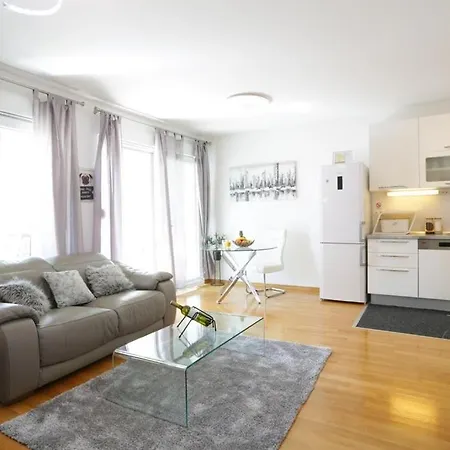 Apartman With Parking Space Podstrana, Split - 25292 *